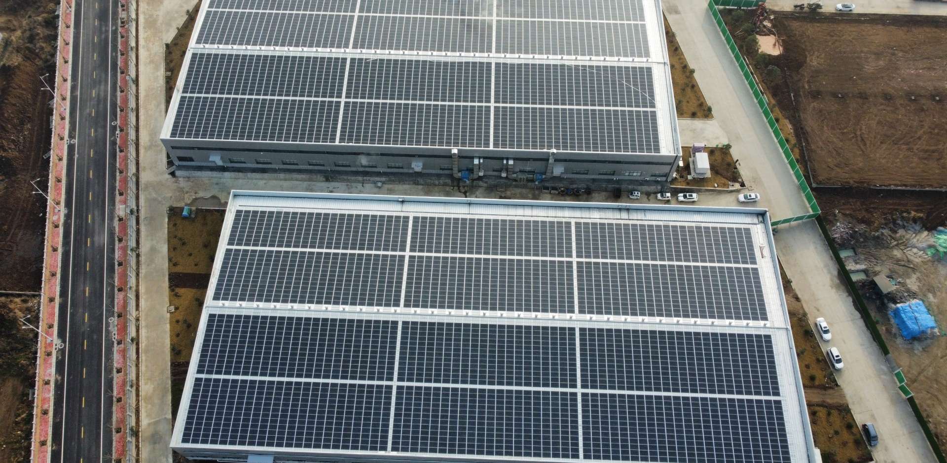 1920-2021年3月，河南唐河縣 中部食品城BIPV光伏項(xiàng)目，裝機(jī)量1.8MW，年發(fā)電200萬(wàn)度，滿足45%用電需求.jpg